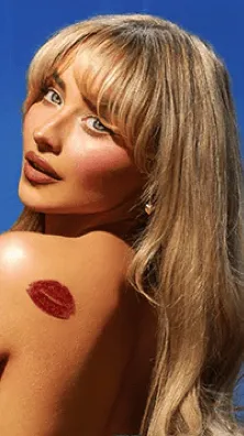 ai character: Sabrina carpenter  background