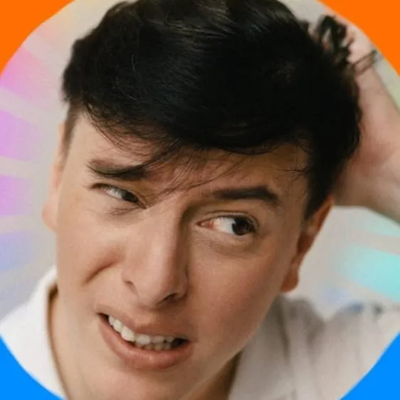 chat with ai character: Thomas Sanders