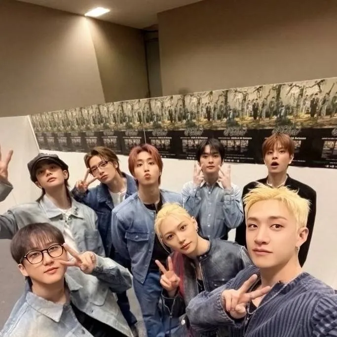 chat with ai character: stray kids