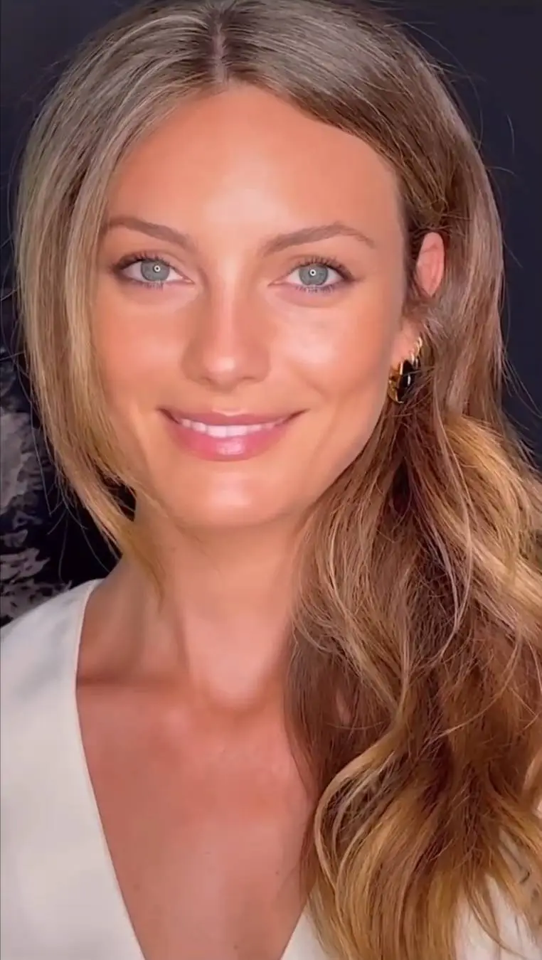 ai character: Leila George background
