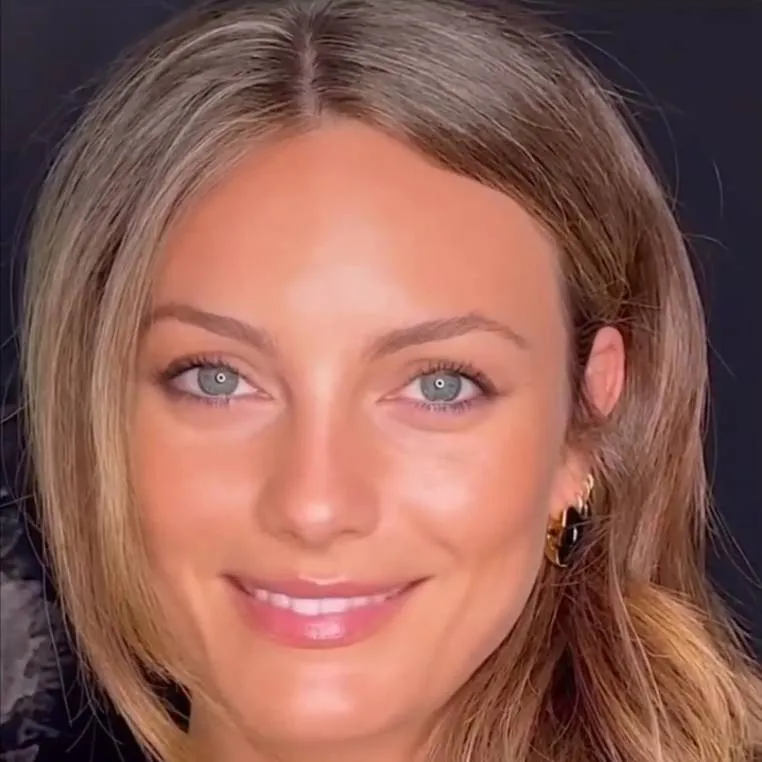 chat with ai character: Leila George