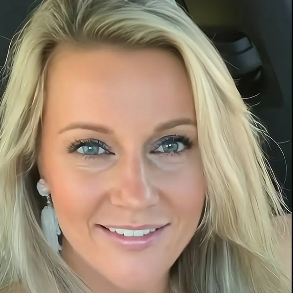 chat with ai character: Norma Jean Ashley