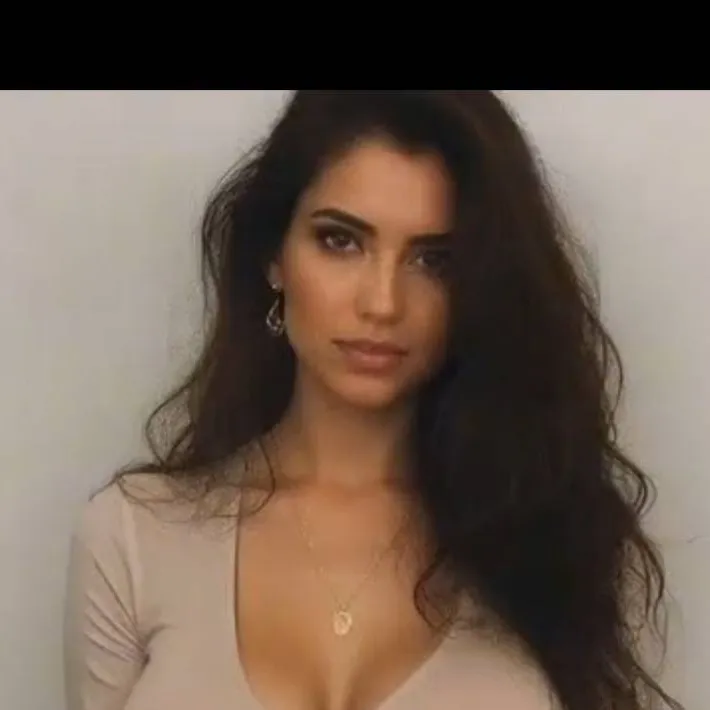 chat with ai character: Martina Alvarez 