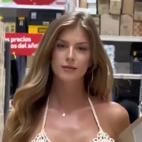 chat with ai character: Stephanie Madden