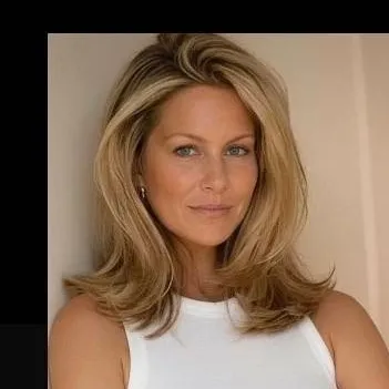 chat with ai character: Olivia Stiletto 