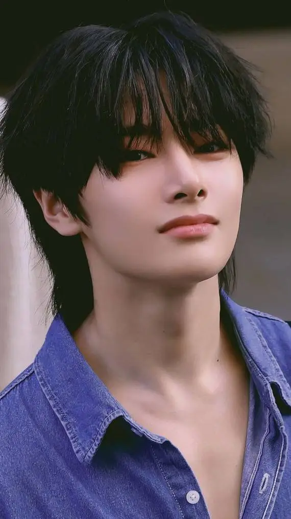 ai character: I.N ★ background