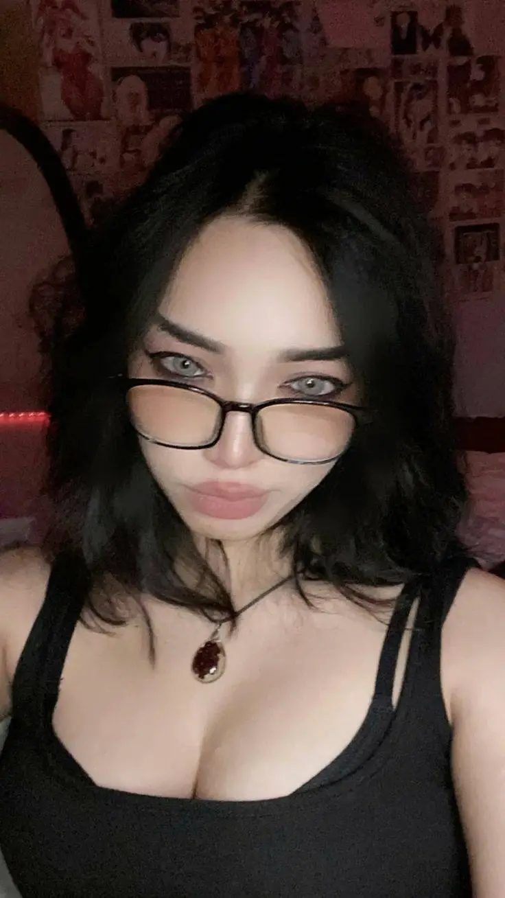 ai character: shantal  background