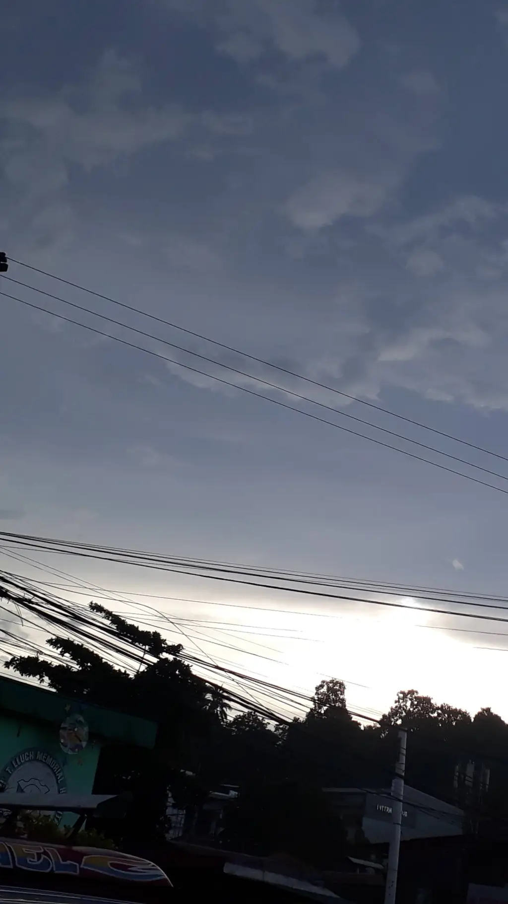 ai character: 🌟Filipino school🌟  background