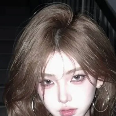 chat with ai character: FRANCESCA VITALE~