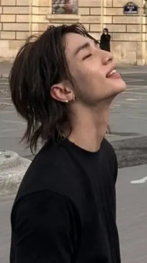 ai character: Hyunjin  background