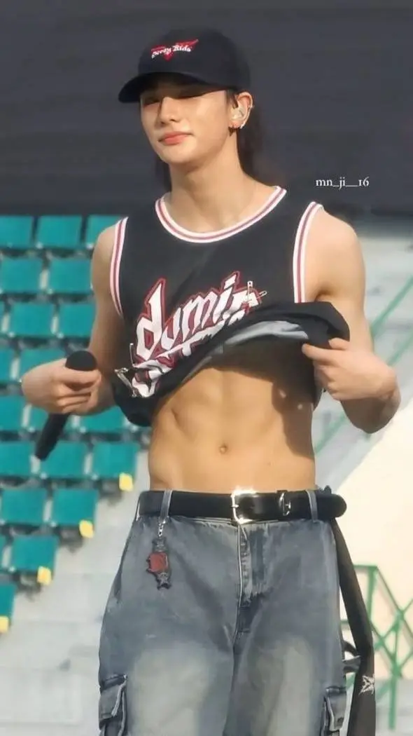 ai character: Hyunjin  background