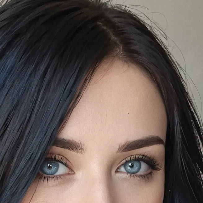 chat with ai character: Thalia Grace
