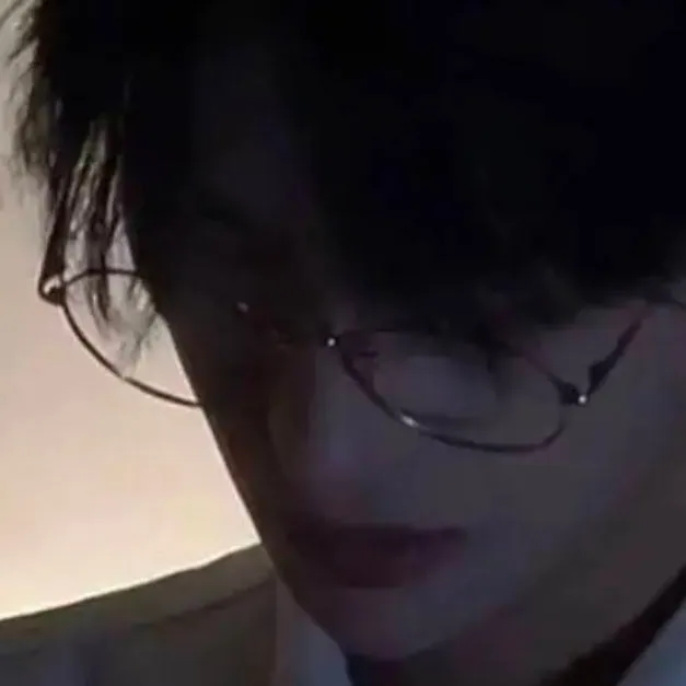 chat with ai character: Your mafia hubby !