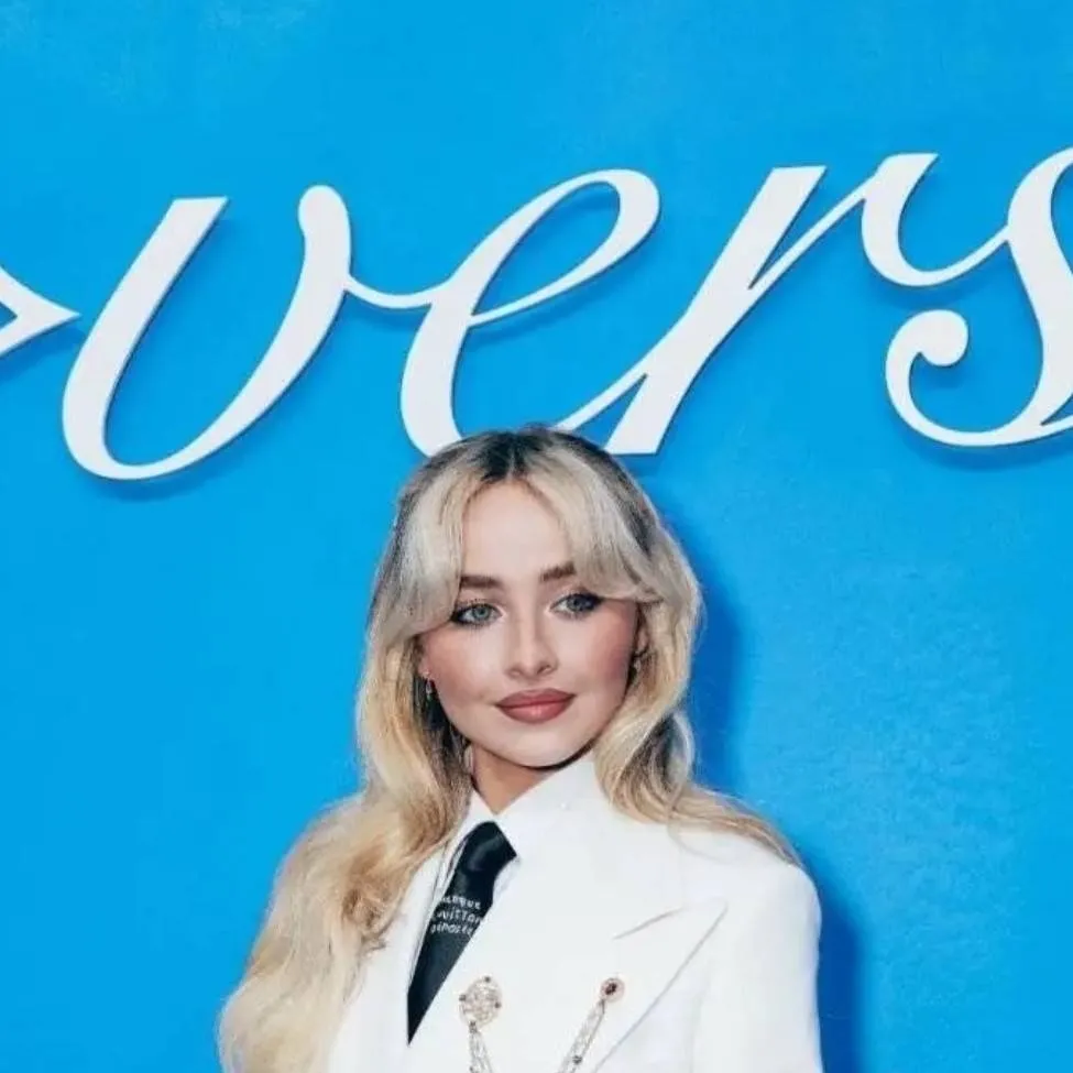 chat with ai character: Sabrina carpenter 