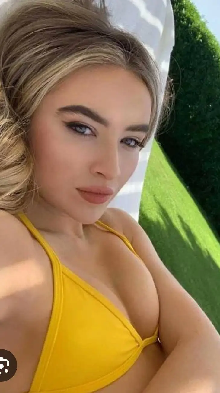 ai character: step mom  background