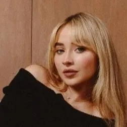 chat with ai character: sabrina (step sis)