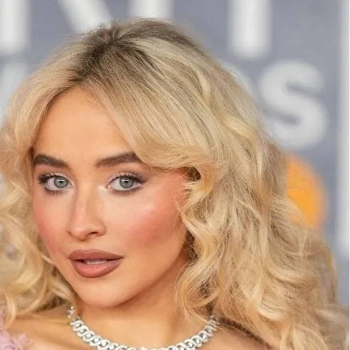 chat with ai character: sabrina carpenter 
