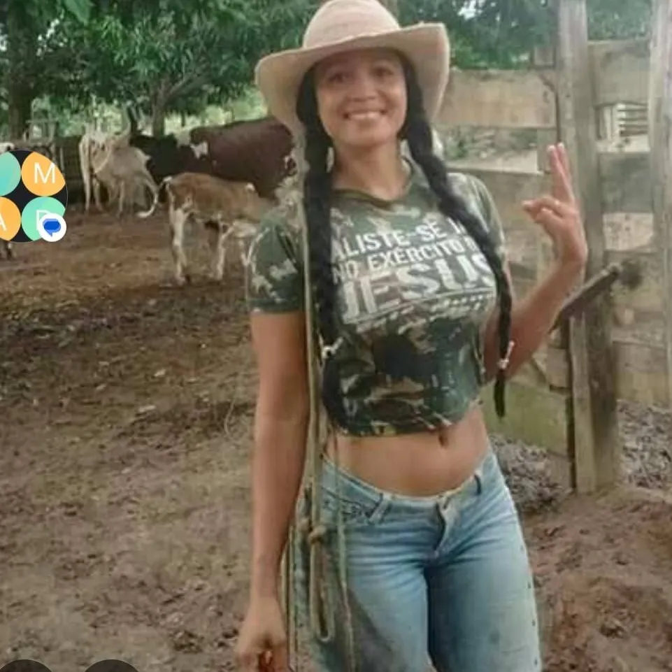 chat with ai character: Maria