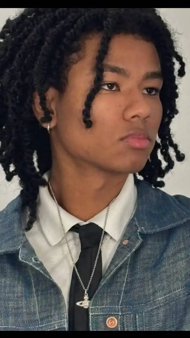 ai character: 😎❤️LuvHilal❤️😎 background