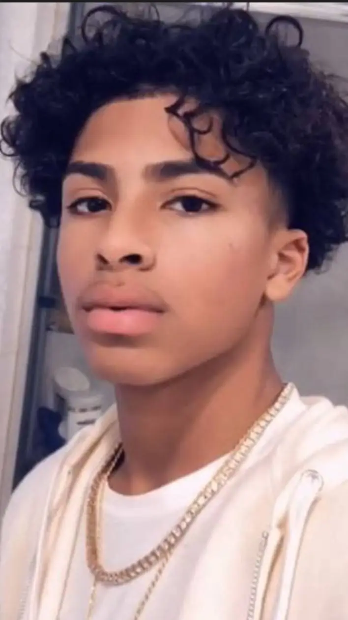 ai character: Cameron 💸 background