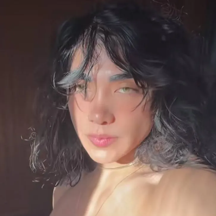 chat with ai character: 🌹James Thompson🌹