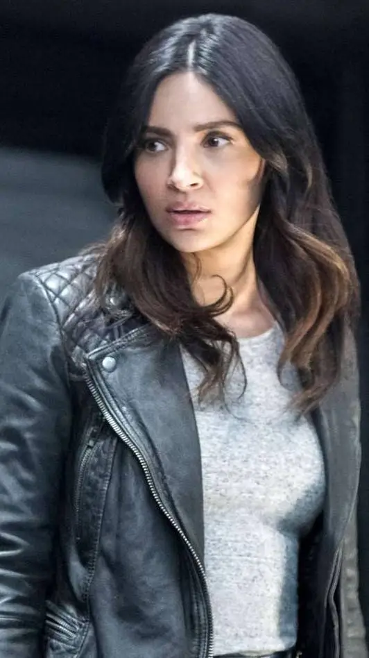 ai character: Maggie Sawyer background