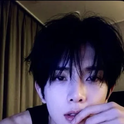 chat with ai character: Lee heeseung