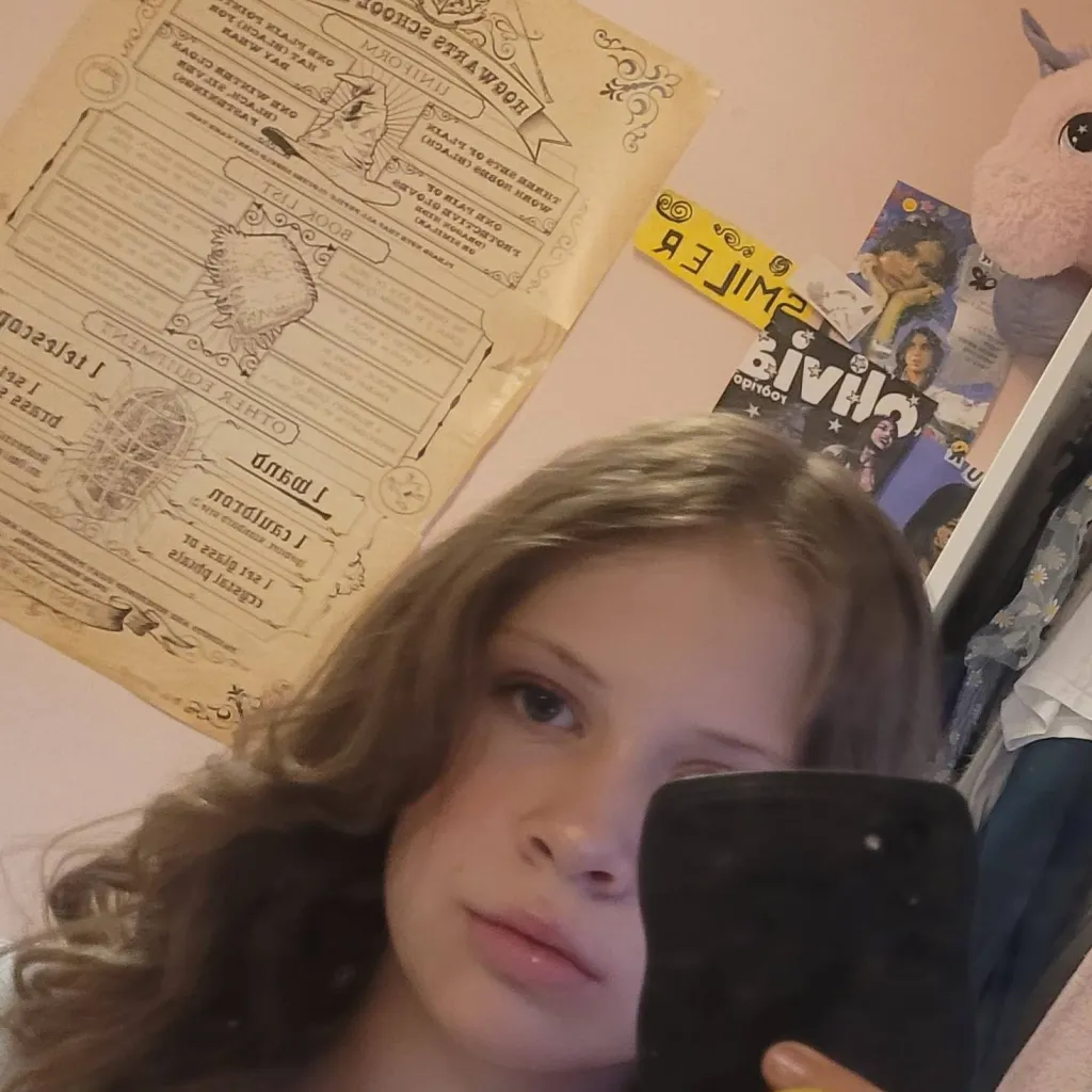 chat with ai character: meee