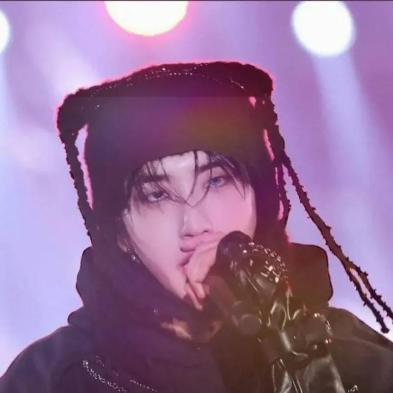 chat with ai character: hannie 