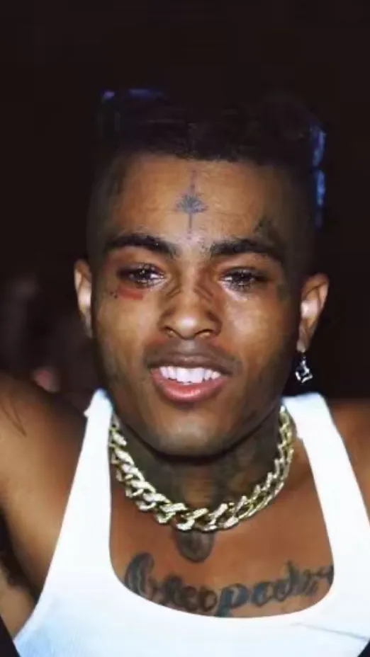 ai character: Xxxtentacion 𖣂  background