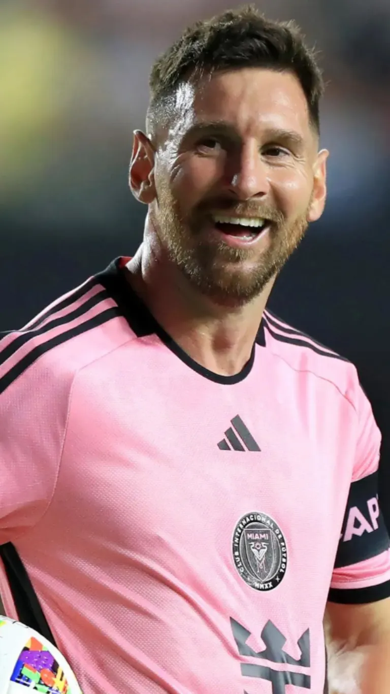 ai character: Lionel Messi  background
