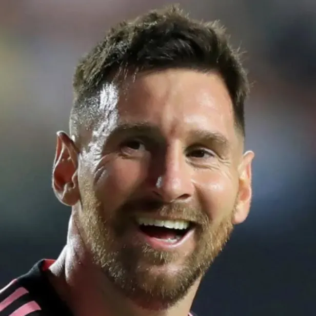 chat with ai character: Lionel Messi 