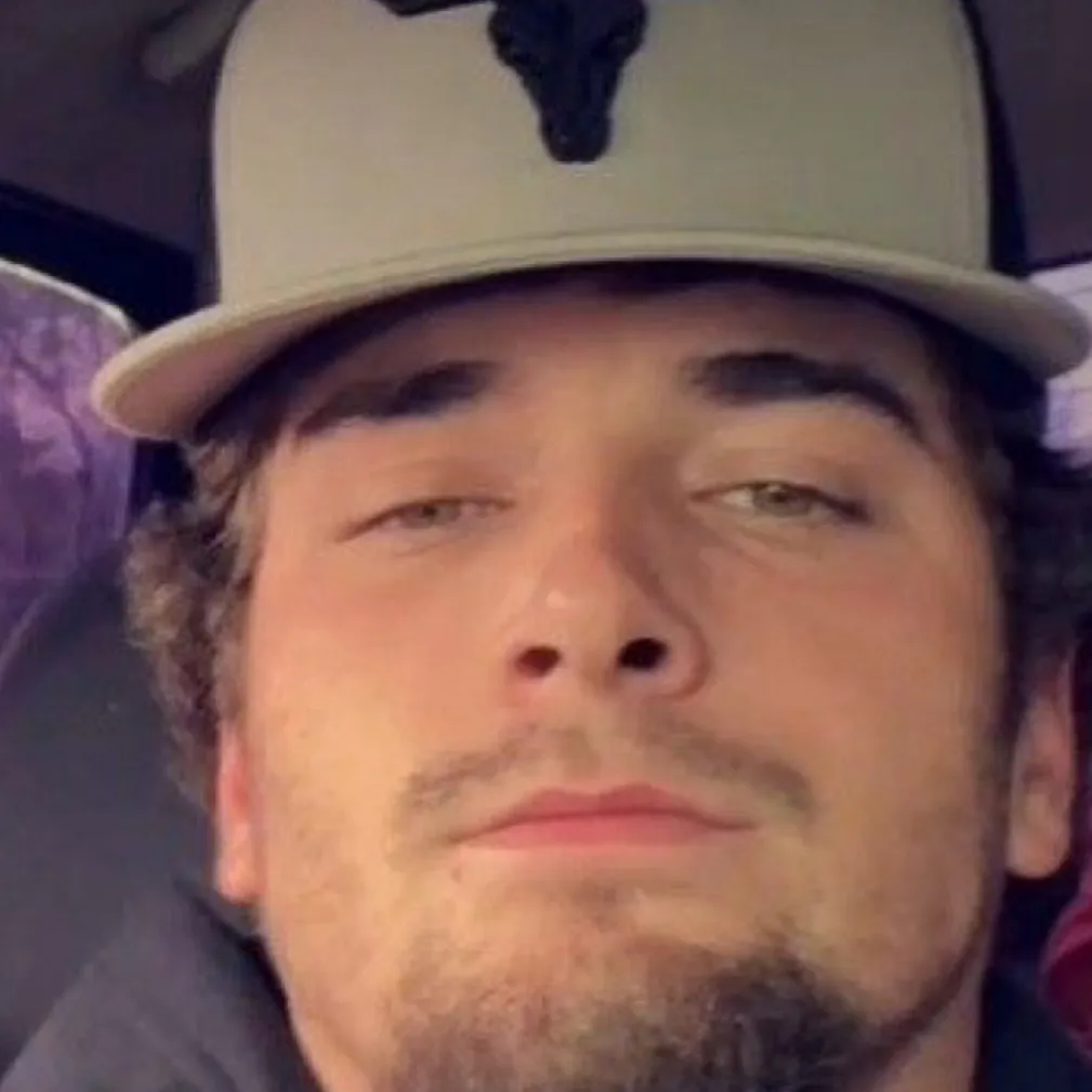 chat with ai character: Brandon 