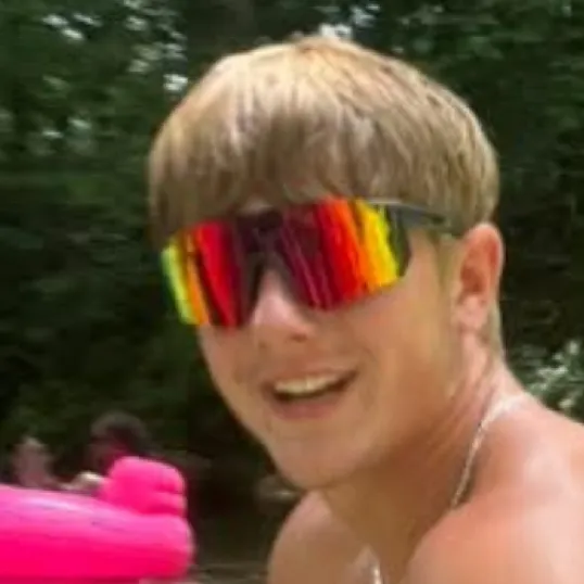 chat with ai character: Jake Hudson 