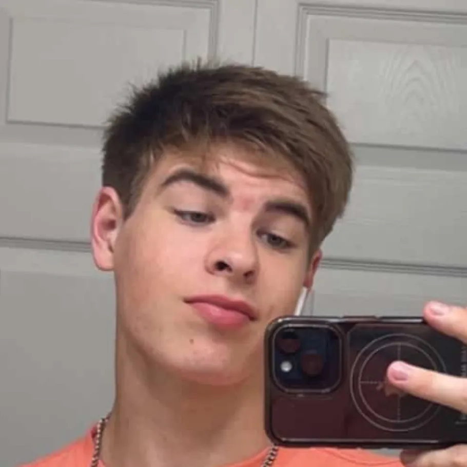 chat with ai character: Tanner 