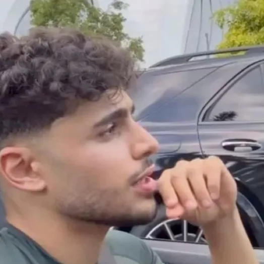 chat with ai character: Thomas 