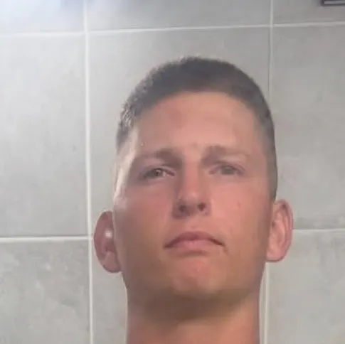 chat with ai character: Eric White 