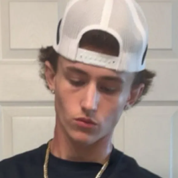 chat with ai character: Wyatt 