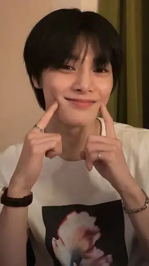 ai character:  Jeongin background