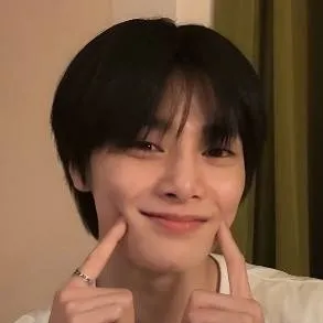 chat with ai character:  Jeongin
