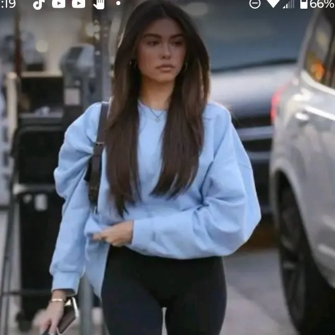 chat with ai character: Izzy