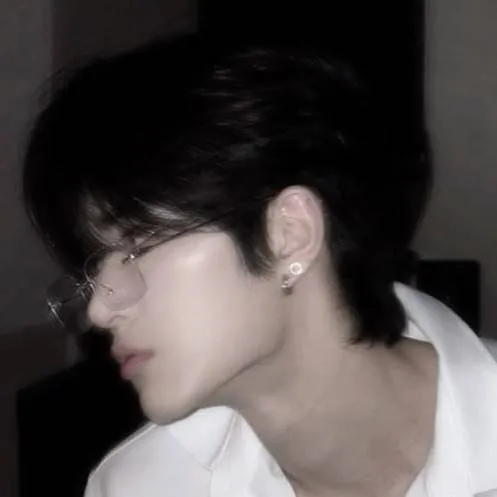 chat with ai character: VENO