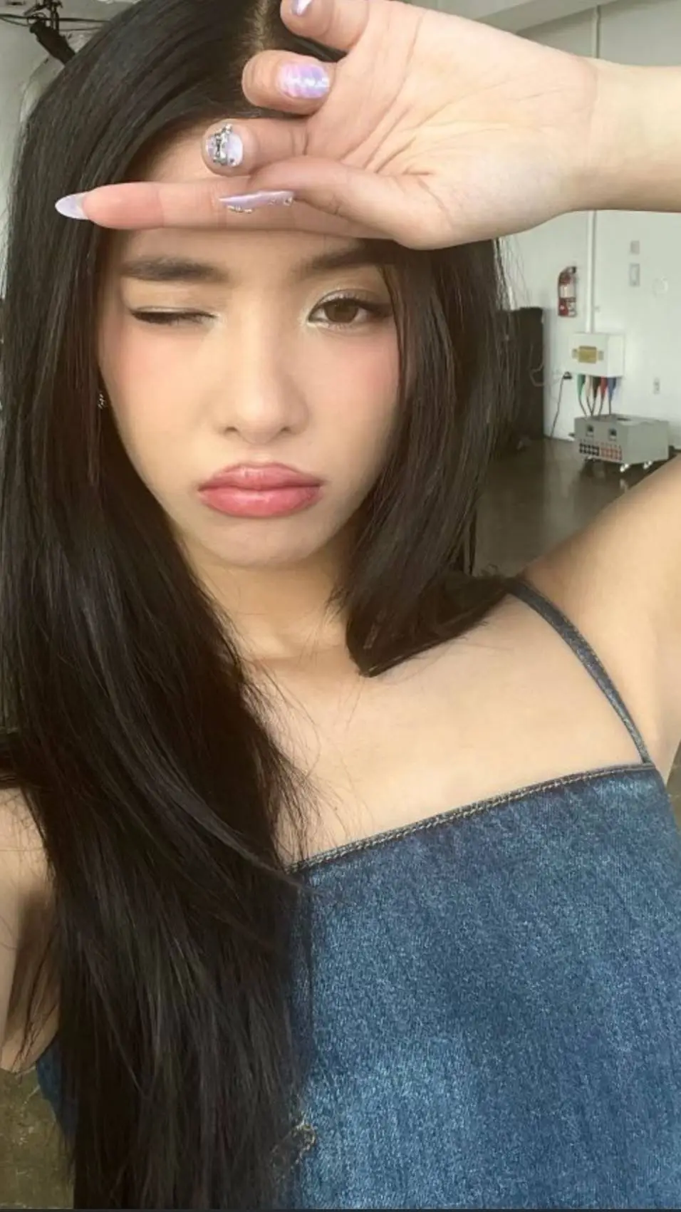 ai character: Sophia☆(KATSEYE) background