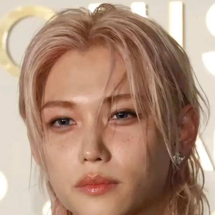 chat with ai character: Felix-(Mafia)