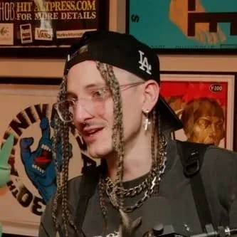 chat with ai character: Mitchel cave 