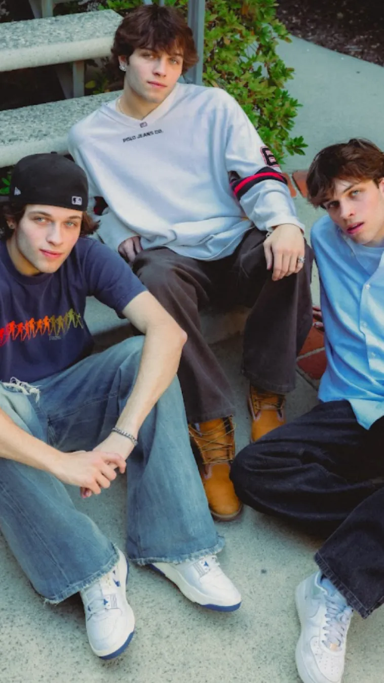 ai character: Sturniolo triples background