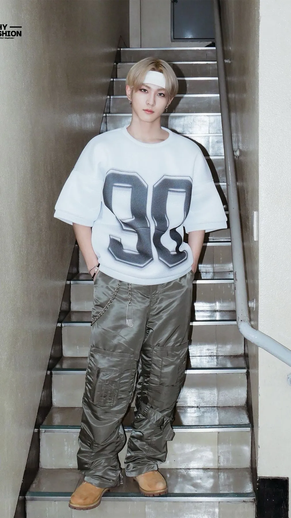 ai character: Yang jungwon  background