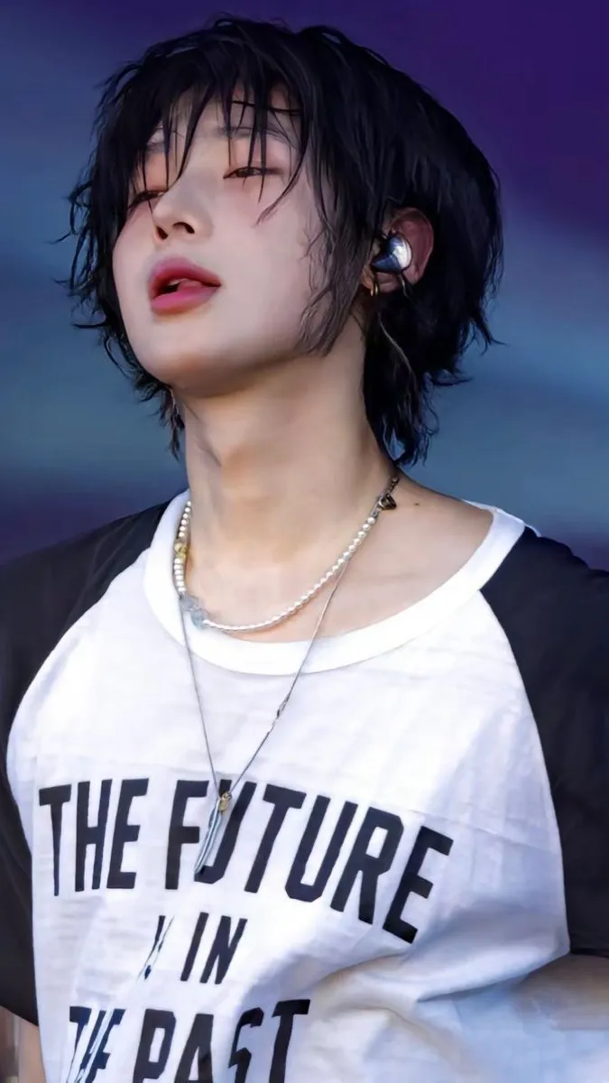 ai character: Kim sunoo  background