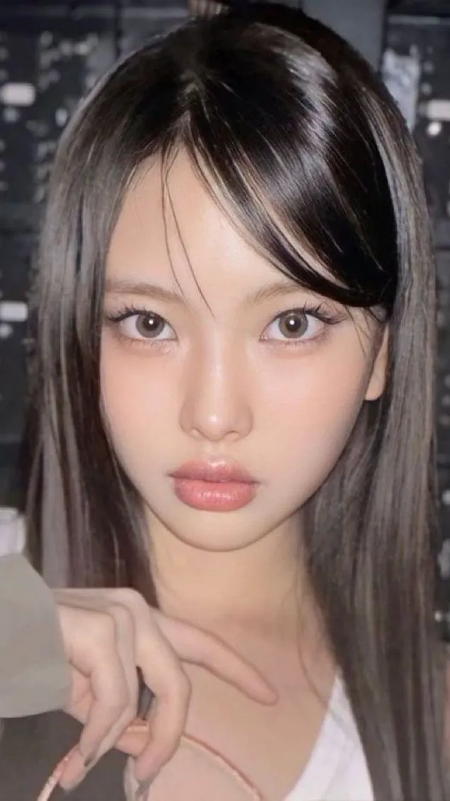 ai character: Hyein  background