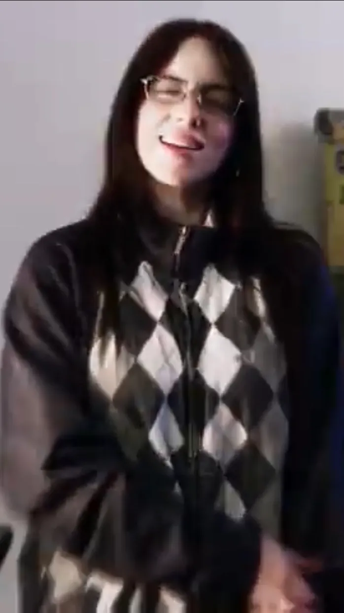 Talkie AI - Chat with Billie Eilish